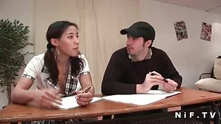 Deux salopes extrait amateur x rapaces se fourrent la chatte avec des vibromasseurs dans une vidéo de sexe lesbien