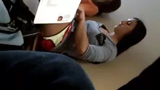 Trio lesbien avec l'étonnante déesse du sexe Jana Foxy extrait video porno amateur