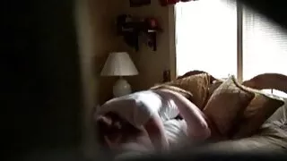 Une film porno amateur français pute mature lubrique explore la chatte d'une brune provocante