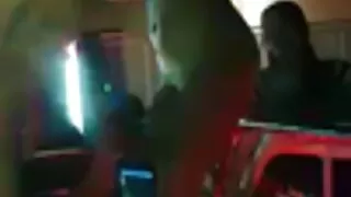 La douce nana Jasmine Jae et sa copine Sandra video amateur francais porno massent un mec chanceux