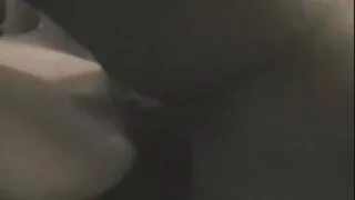 Une milf brune lubrique dans des filets de pêche baise sa petite amie avec un film porno français amateur appareil strapon