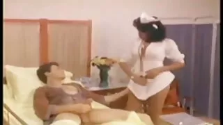 La mangeuse de chatte Candy Sweet devient folle film pornographique amateur tout en faisant plaisir à la lesbienne