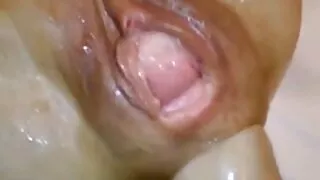 Jaw laissant tomber la milf potelée Beth voyeur amateur x fait une pipe en POV et se fait défoncer la chatte
