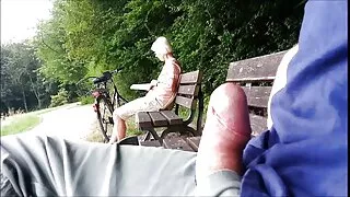 Une film x amateur cougar fille appétissante se fait baiser par deux copains au tempérament chaud