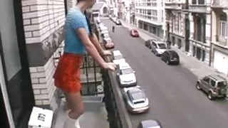 Deux chiennes torrides font une pipe simultanée pour tendre filme amateur x la bite