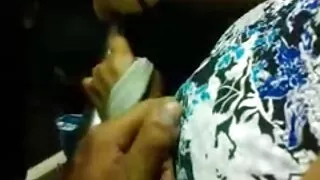 Des adolescentes flamboyantes chevauchent la bite de leur ami dans une scène film x amateur français chaude de FFM