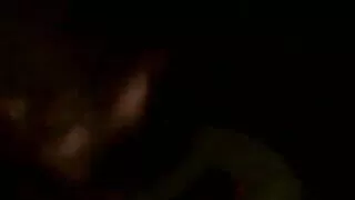 Une maman film porno français amateur brune qualifiée apprend à sa fille timide à sucer la BBC