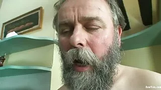 Deux chiennes lubriques Morgan et Eden aiment extrait porno amateur se lécher la chatte avant de se sucer la bite