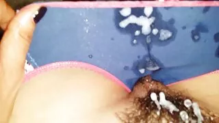 Une fille aux gros seins avec une forme de corps tueuse chevauche extrait amateur x une grosse bite