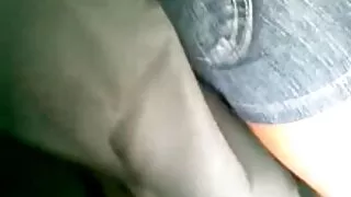 Une femme aux cheveux noirs et à l'esprit sale se fait marteler la chatte extrait amateur x sur un lit superposé