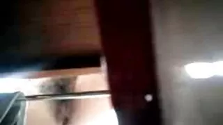 Chérie blonde aux longues jambes avec de minuscules video x gratuite amateur seins chevauche passionnément le gros dong de son étalon