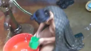 Bombasse noire épaisse et sexy Betty Boo joue avec film amateur francais x sa chatte devant la caméra