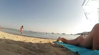 Une salope transexuelle plantureuse donne une branlette espagnole avant de chevaucher film x echangiste passionnément un dong dur