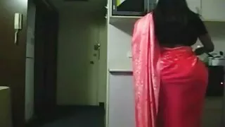 Deux salopes savoureuses donnent film porno amateur gratuit une pipe simultanée à une bite dure