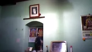 Deux lesbiennes lubriques baisent le trou du cul d'un mec torride film amateur x gratuit