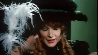 Diana Rius video amateur francais porno et Sheril Blossom, deux nageuses aux seins nus, montrent des tours sous l'eau