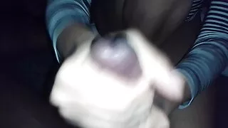 Juggy porno amateur streaming brunette masse la bite avec ses seins impressionnants