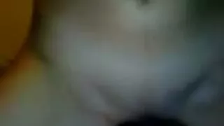 Une x amateur porno MILF incroyablement séduisante baise furieusement dans une scène de baise anale hardcore