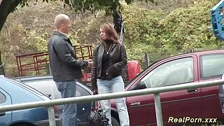 Une fille aux cheveux roux extraordinaire boit film amateur porno gratuit de la pisse et se fiste l'anal dans un clip porno sale