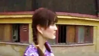 La lesbienne film porno amateur asiatique Annie Cruz met un strapon et baise la bouche et la chatte d'un rival à gros cul