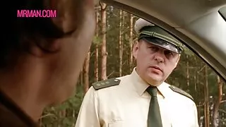 Sale salope transexuelle Milena est brutalement vissée dans xxx amateur francais le cul en position de levrette